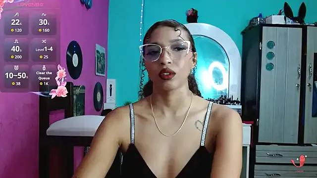 sensitive_brunette on StripChat 