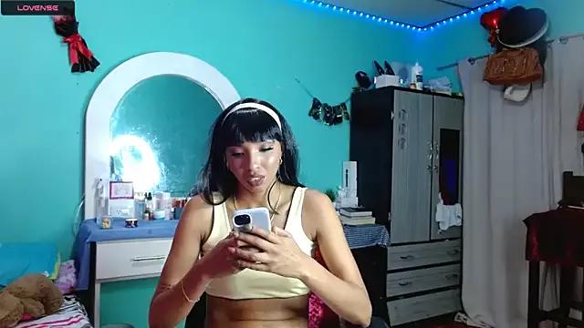 sensitive_brunette on StripChat 