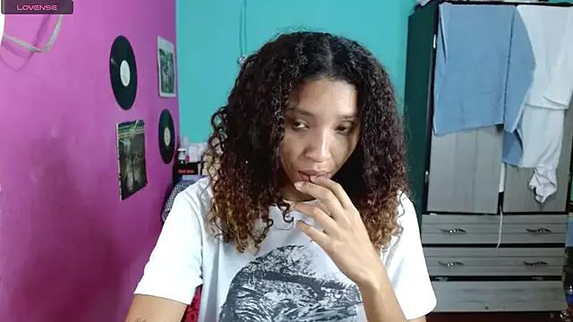 sensitive_brunette on StripChat 