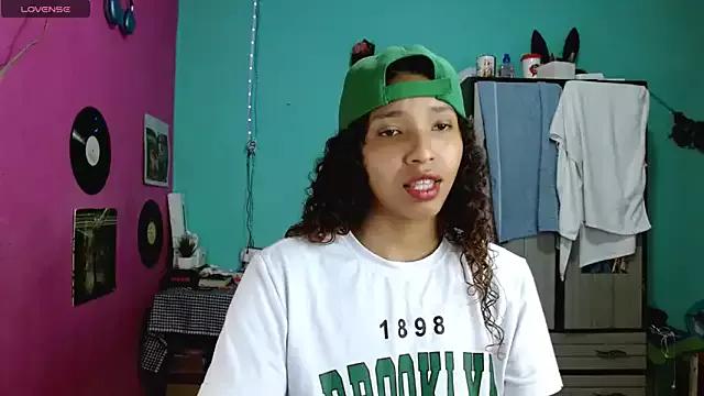 sensitive_brunette on StripChat 