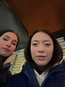 SnappyHappy — Looking good girls 