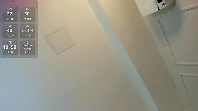 sunnyWhitee on StripChat 