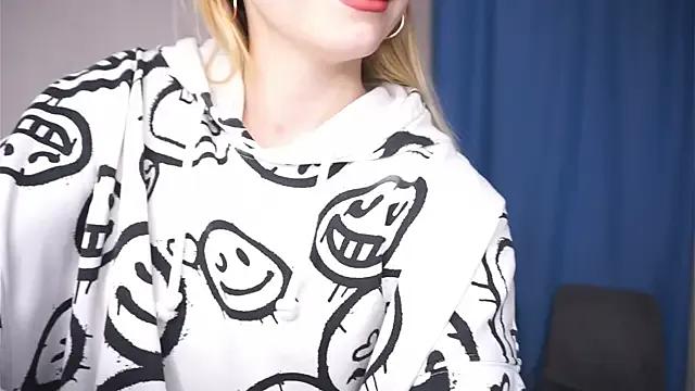 StripChat UnDesiga is Freechat UnDesiga — Feel my tongue on your lips