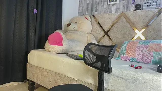 Violetrousse — undress mommy