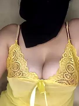 yaraa49 on StripChat 